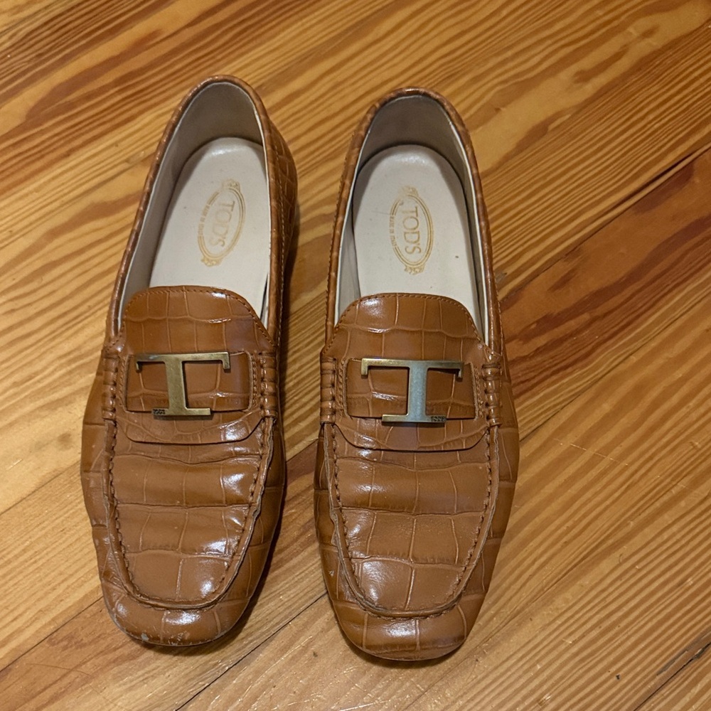 Tod's Tan Croc-Embossed Leather Loafers with Gold T-Bit